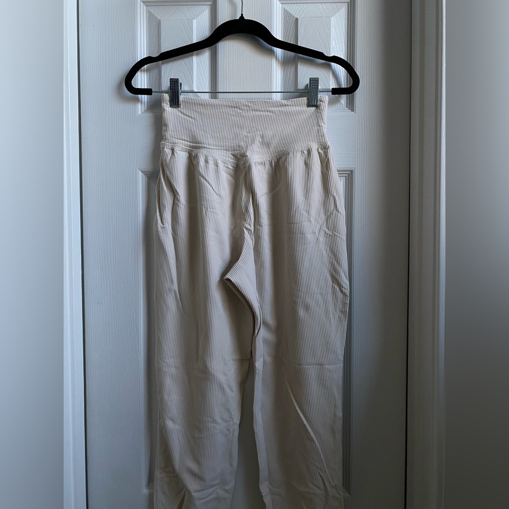 NWOT PowerSoft Set - Seamless Ribbed Sports Bra & High-Waisted  7/8 Joggers - Picture 6 of 13